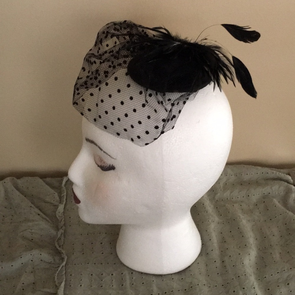 Vintage inspired hair comb feather and tulle